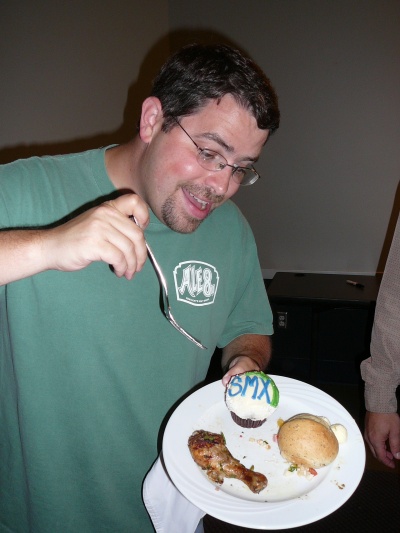 Matt Cutts attacks a cupcake